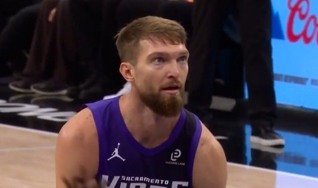 伤病一点影响都没有！蒙克突破击地 小萨跟进起飞单臂暴扣！