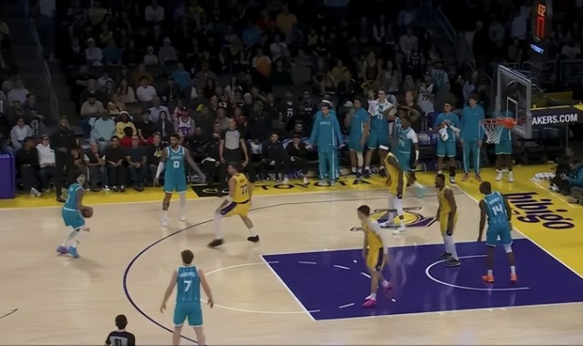 开云体育官网-雷迪克仍是不粘锅！谈防守亲承自己有布置，甩锅球员强度不够！|黄蜂|湖人|洛杉矶湖人队|夏洛特黄蜂队|JJ-雷迪克_新浪新闻