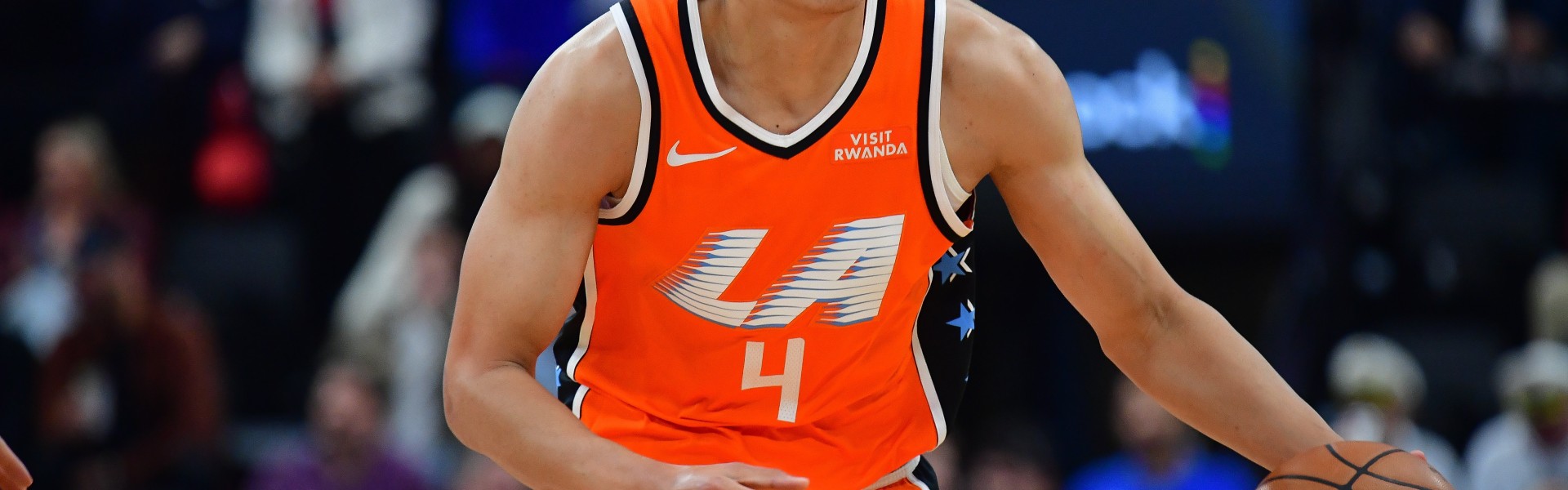 开云官网-船记：科比·桑德斯将顶替小卡首发出战 祖巴茨与科林斯出战成疑